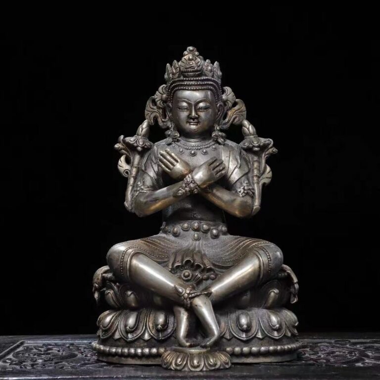 An extremely rare Silver-Gilt Tibetan Vajradhara buddha statue