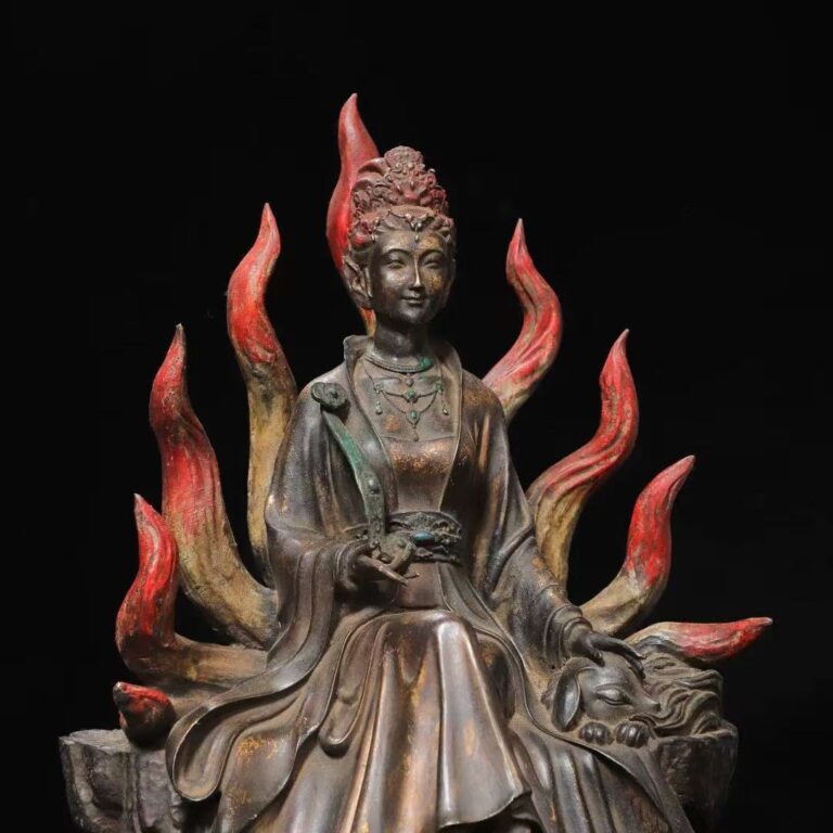 This statue restores the gentle Dharma appearance of nine-tailed Fox Immortal Niangniang