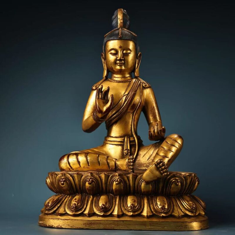 Early Ming Dynasty Gilt Bronze Seated Kwan-yin (Avalokiteshvara) in Lalitasana, Sino-Tibetan Integrated Chinese Workshop Style